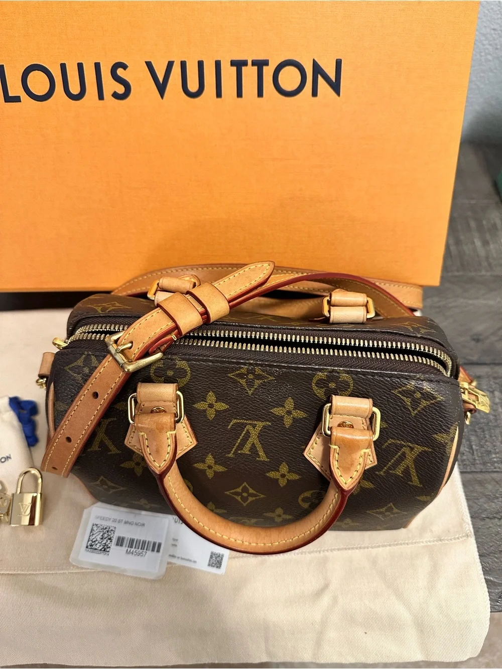 Louis Vuitton Monogram Canvas Speedy Bandoulière 20 - Picture 6 of 16